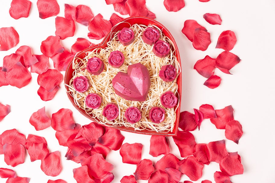 Heart & Rose Koolzaad- en Kokoswassmeltcadeaumand | Groot hart | 12 rozenmelts | Jubileum | Moederdag | Valentijnsdag | Verjaardag