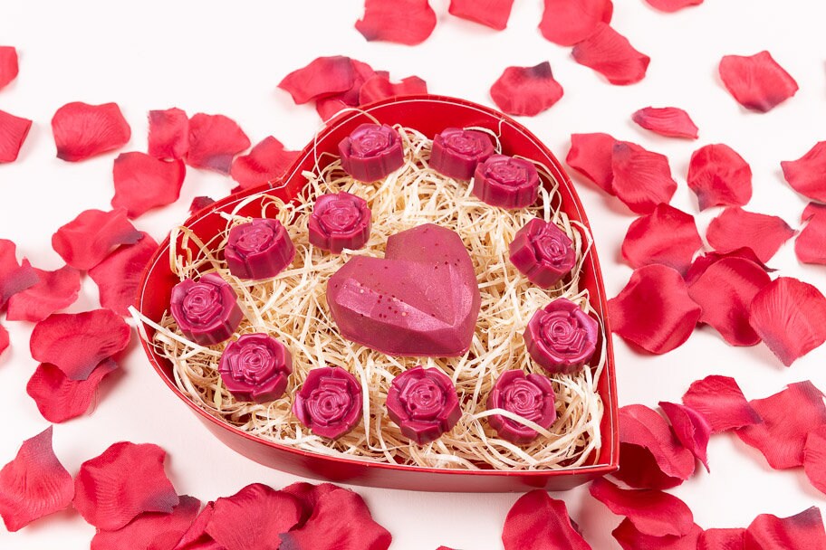 Heart & Rose Koolzaad- en Kokoswassmeltcadeaumand | Groot hart | 12 rozenmelts | Jubileum | Moederdag | Valentijnsdag | Verjaardag