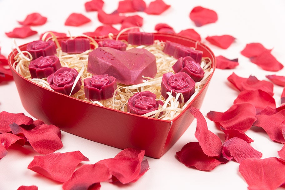 Heart & Rose Koolzaad- en Kokoswassmeltcadeaumand | Groot hart | 12 rozenmelts | Jubileum | Moederdag | Valentijnsdag | Verjaardag