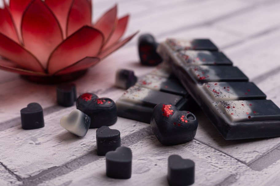 Sandalwood & Black Pepper Scented Rapeseed and Coconut Wax Melts | Snap Bar | Heart | Mini Heart