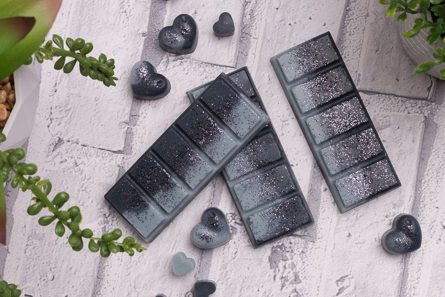 Rich Leather & Tobacco Scented Rapeseed and Coconut Wax Melts | Snap Bar | Heart | Mini Heart