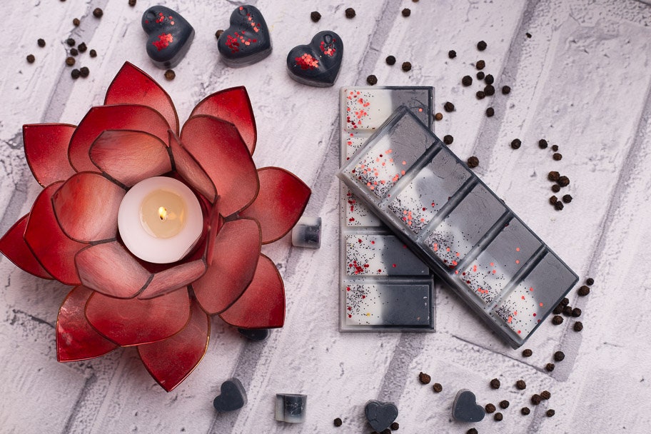 Sandalwood & Black Pepper Scented Rapeseed and Coconut Wax Melts | Snap Bar | Heart | Mini Heart